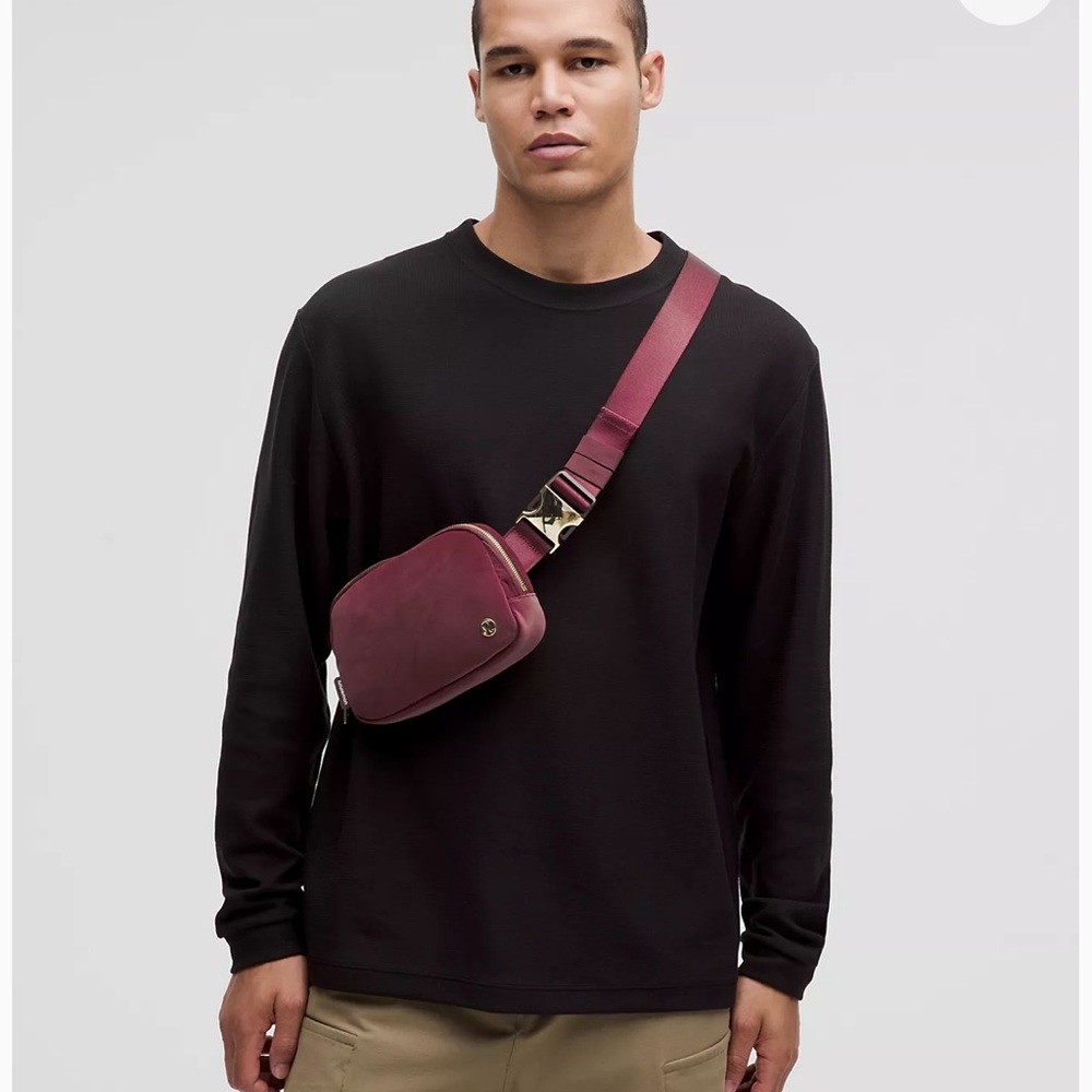 NWT Lululemon wine berry  Crossbody / belt bag .Limited edition  out of stock🎈 - Picture 7 of 9